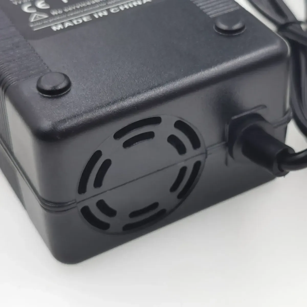Cargador De Batería De Litio De 58,8 V 4a - Imagen 4